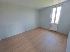 Propriété de caractère avec dépendances et un terrain constructible 