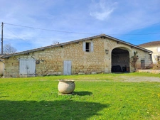 Propriété de caractère avec dépendances et un terrain constructible 