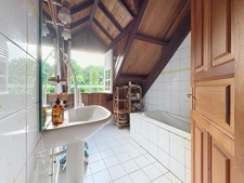 Villa of 242 m² with swimming pool, 2-room apartment (currently rented) and 4,000 m² of land