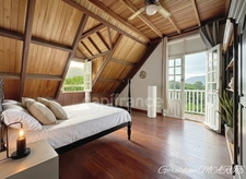 Villa of 242 m² with swimming pool, 2-room apartment (currently rented) and 4,000 m² of land