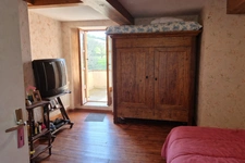 Corps de ferme en pierre à vendre-maison de caractére avec grange et terrain-cadre campagne