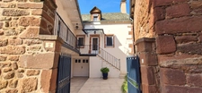 SEBRAZAC -12190 – Ensemble immobilier de caractère avec deux maisons