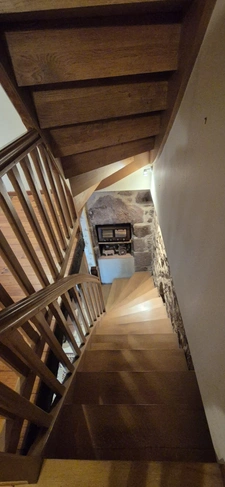 Corps de ferme en pierre à vendre-maison de caractére avec grange et terrain-cadre campagne