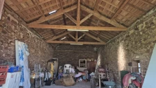 Corps de ferme en pierre à vendre-maison de caractére avec grange et terrain-cadre campagne