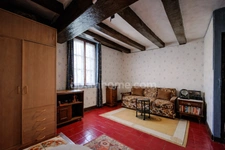 Maison de ville d'environ 100m², 6 pièces dont deux chambres, cour avec accès véhicule à LIGUEIL (37)