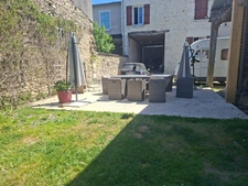 Maison de 100 m², 4 chambres, sur plus de 1300 m² de terrain.