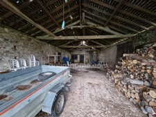 Maison de 100 m², 4 chambres, sur plus de 1300 m² de terrain.