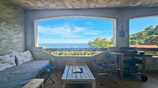 À vendre – Sari-Solenzara Maison vue mer panoramique et charme méditerranéen assuré ( vendu libre de toute occupation)