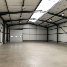 LOCAL de 1200 m2 sur une terrain de 5500m2 