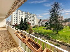 ? À Vendre – Grand T5/T6 Traversant avec Balcon, Parking & Cave – Lyon 8ème Secteur Bachut / Monplaisir