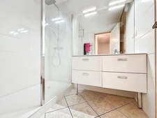 ? À Vendre – Grand T5/T6 Traversant avec Balcon, Parking & Cave – Lyon 8ème Secteur Bachut / Monplaisir