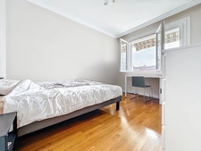 ? À Vendre – Grand T5/T6 Traversant avec Balcon, Parking & Cave – Lyon 8ème Secteur Bachut / Monplaisir