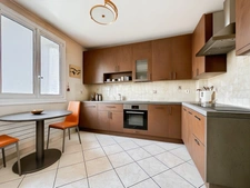 ? À Vendre – Grand T5/T6 Traversant avec Balcon, Parking & Cave – Lyon 8ème Secteur Bachut / Monplaisir