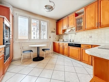 ? À Vendre – Grand T5/T6 Traversant avec Balcon, Parking & Cave – Lyon 8ème Secteur Bachut / Monplaisir
