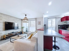 Appartement à vendre 3 pièces  (69) À vendre – Superbe T3 rénové de 68 m² – Rillieux-la-Pape situé 1 Avenue Général Leclerc