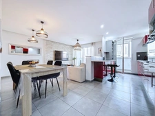 Appartement à vendre 3 pièces  (69) À vendre – Superbe T3 rénové de 68 m² – Rillieux-la-Pape situé 1 Avenue Général Leclerc