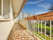 ? À Vendre – Grand T5/T6 Traversant avec Balcon, Parking & Cave – Lyon 8ème Secteur Bachut / Monplaisir