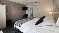 Local/bureau à vendre RILLIEUX LA PAPE (69) : Maison de 175 m2 avec 7 Chambres à exploiter en location courte durée