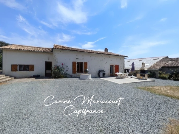 Maison en pierre rénovée de 173 m² – Terrain clos de plus de 4 500 m² – Dépendance de 155 m² – DPE C