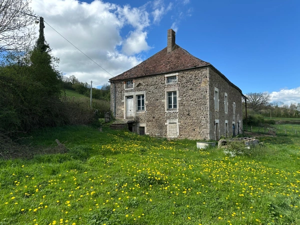 À vendre Maison avec dépendance sur plus de 1,5 hectare de terrain attenant 