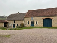 Historic residence PRECY-SOUS-THIL comprising 15 rooms (390 m²) and 950 m² of outbuildings