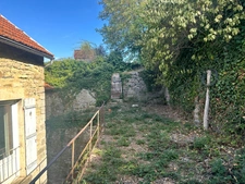 VITTEAUX – MAISON D’ENVIRON 140 M² AVEC JARDIN, DÉPENDANCE ET GRENIER AMÉNAGEABLE