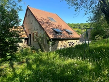 Maison de caractère – Village perché de Bourgogne – 116 m² + greniers – Proche Pouilly-en-Auxois (8 km) – A6, Dijon, Beaune