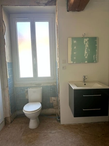 VITTEAUX – MAISON D’ENVIRON 140 M² AVEC JARDIN, DÉPENDANCE ET GRENIER AMÉNAGEABLE
