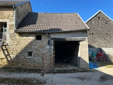 Entre VITTEAUX et SOMBERNON - ensemble immobilier à restaurer