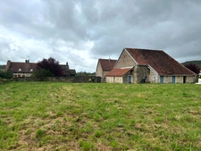 Grange avec grand jardin constructible proche de POUILLY EN AUXOIS (21)