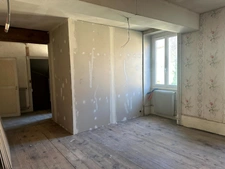 VITTEAUX – MAISON D’ENVIRON 140 M² AVEC JARDIN, DÉPENDANCE ET GRENIER AMÉNAGEABLE
