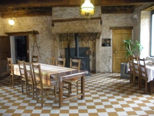 Historic residence PRECY-SOUS-THIL comprising 15 rooms (390 m²) and 950 m² of outbuildings