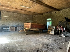 ENSEMBLE DE GRANGES ET TERRES – PLUS DE 7 HECTARES – ENTRE POUILLY-EN-AUXOIS ET SAULIEU
