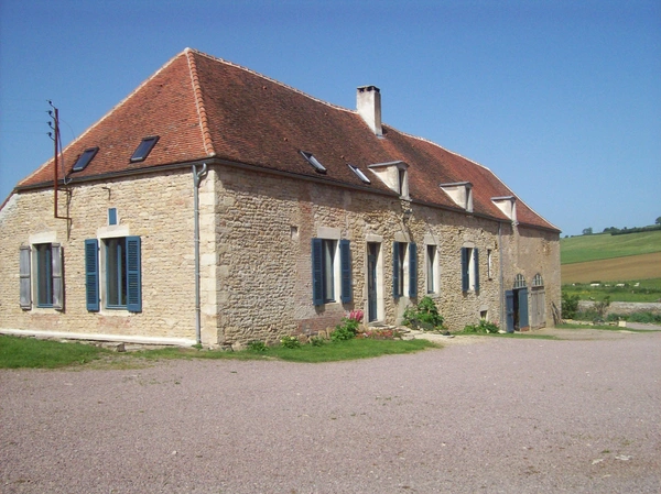 Demeure historique PRECY-SOUS-THIL composée de 15 pièces (390 m²) et 950 m² de dépendances
