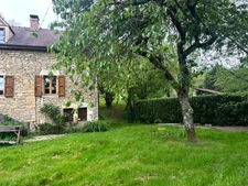 MAISON + GÎTE – 2 HABITATIONS RÉNOVÉES – 4000 m² DE TERRAIN – BORD DE RIVIÈRE – PROCHE TGV PARIS