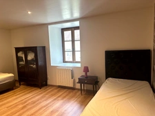 MAISON + GÎTE – 2 HABITATIONS RÉNOVÉES – 4000 m² DE TERRAIN – BORD DE RIVIÈRE – PROCHE TGV PARIS