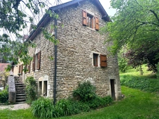 MAISON + GÎTE – 2 HABITATIONS RÉNOVÉES – 4000 m² DE TERRAIN – BORD DE RIVIÈRE – PROCHE TGV PARIS