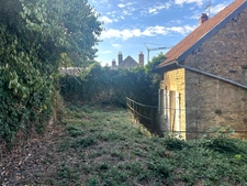 VITTEAUX – MAISON D’ENVIRON 140 M² AVEC JARDIN, DÉPENDANCE ET GRENIER AMÉNAGEABLE