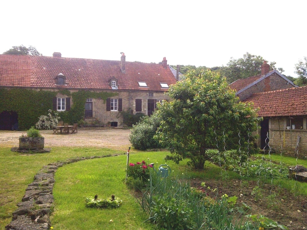 Propriete  proche de POUILLY EN AUXOIS (21) à vendre 12 pièces