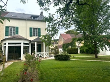 ELEGANTE PROPRIETE AVEC PISCINE, GÎTE INDÉPENDANT ET ESPACE PROFESSIONNEL – POUILLY-EN-AUXOIS CENTRE