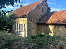VITTEAUX – MAISON D’ENVIRON 140 M² AVEC JARDIN, DÉPENDANCE ET GRENIER AMÉNAGEABLE