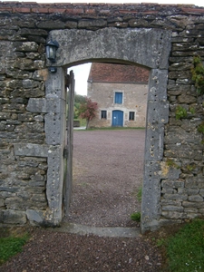 Historic residence PRECY-SOUS-THIL comprising 15 rooms (390 m²) and 950 m² of outbuildings