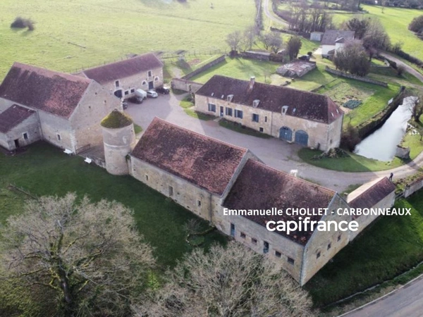 Demeure historique PRECY-SOUS-THIL composée de 15 pièces (390 m²) et 950 m² de dépendances