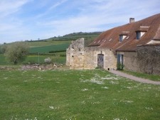 Historic residence PRECY-SOUS-THIL comprising 15 rooms (390 m²) and 950 m² of outbuildings