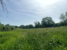 ENSEMBLE DE GRANGES ET TERRES – PLUS DE 7 HECTARES – ENTRE POUILLY-EN-AUXOIS ET SAULIEU