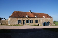 Historic residence PRECY-SOUS-THIL comprising 15 rooms (390 m²) and 950 m² of outbuildings