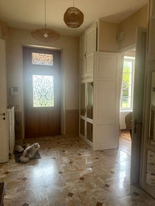 ELEGANTE PROPRIETE AVEC PISCINE, GÎTE INDÉPENDANT ET ESPACE PROFESSIONNEL – POUILLY-EN-AUXOIS CENTRE