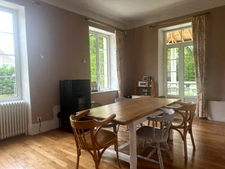 ELEGANTE PROPRIETE AVEC PISCINE, GÎTE INDÉPENDANT ET ESPACE PROFESSIONNEL – POUILLY-EN-AUXOIS CENTRE