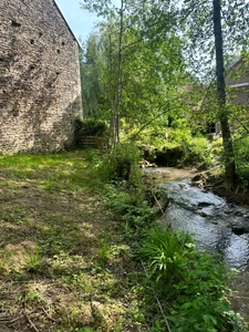 ENSEMBLE DE GRANGES ET TERRES – PLUS DE 7 HECTARES – ENTRE POUILLY-EN-AUXOIS ET SAULIEU