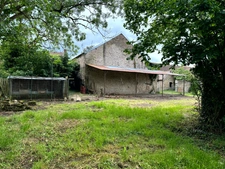 MAISON DE VILLAGE 90 m² HABITABLES + GRENIER AMÉNAGEABLE 37 m² + GRANGE 135 m² + TERRAIN 1 012 m²
